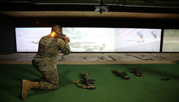 تدريبات رماية إصطناعية لتعزيز كفاءة سلاح مشاة البحرية الأمريكية.