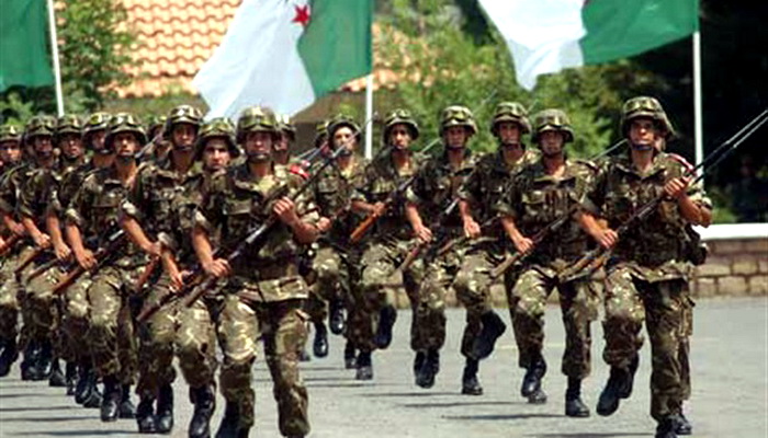 الجزائر تؤكد عزمها على بناء جيش قوي ومتطور