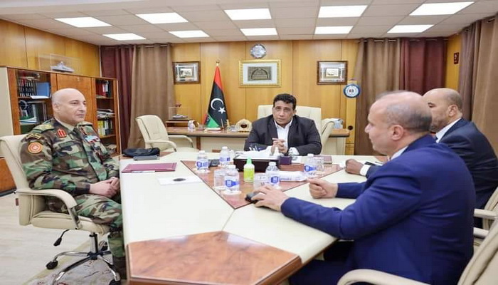 ليبيا | المجلس الرئاسي يلتقي برئيس الأركان العامة للجيش الليبي لمناقشة جهود توحيد الجيش الليبي.