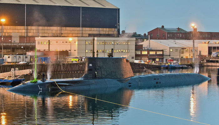 بريطانيا | الغواصة النووية البريطانية الأحدث HMS Anson تُكمل تجربة عملية الغوص بنجاح.