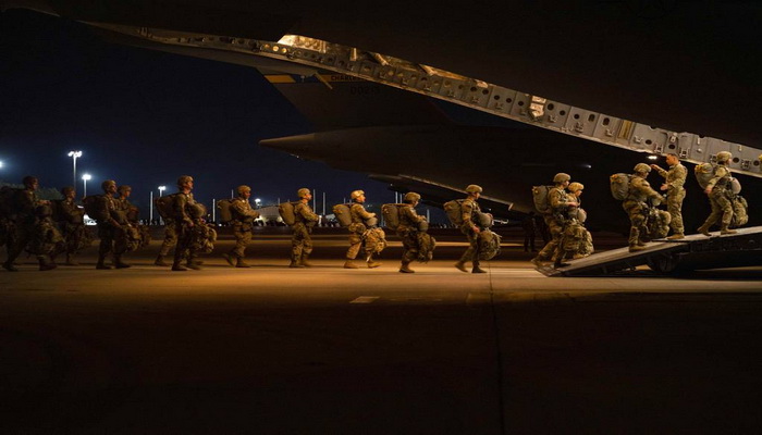 الولايات المتحدة | وزير الدفاع الأمريكي لويد أوستن يزور القوات في أوروبا الشرقية ومؤشر ساعة غزو أوكرانيا تقترب.