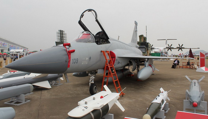 نيجيريا | القوات الجوية تحتفل بإنضمام مقاتلة من طراز JF-17 Thunder Fighter باكستانية الصنع.