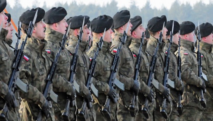 الناتو يبحث عن سبب الهزيمة السريعة للجيش البولندي من "العدو الوهمي" في تدريبات المقر.