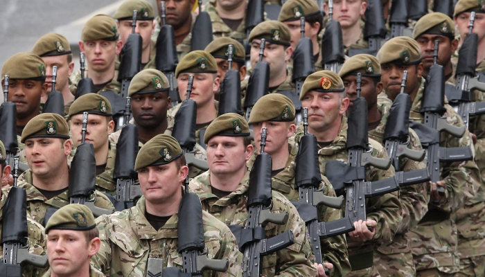 بريطانيا | تباين الآراء السياسية حول تخفيض الأعداد في الجيش النظامي إلى حوالي 70.000 جندي.