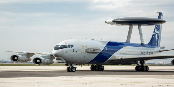 الناتو | نشر طائرات نظام الإنذار والتحكم المحمولة جواً (أواكس) في رومانيا.