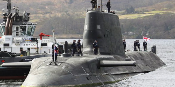 بريطانيا | غواصة نووية بريطانية جديدة تبحر لأول مرة في رحلتها الافتتاحية إلى قاعدة جلالة الملك البحرية Clyde مقر خدمة الغواصات في المملكة المتحدة.