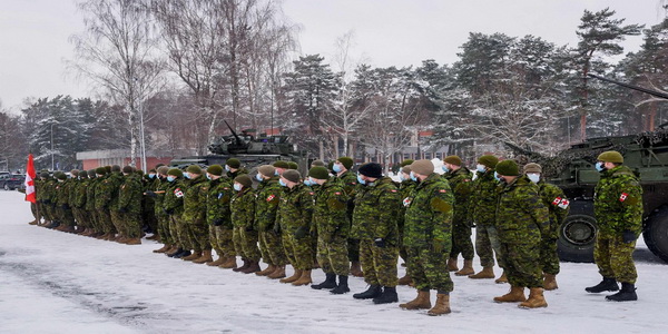 كندا | الإسراع في شراء أنظمة الدفاع الجوي والأسلحة المضادة للدبابات للقوات المتمركزة في لاتفيا.