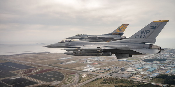 هولندا | إرسال أول طائرة هولندية من طراز F-16 إلى رومانيا لتدريب الطيارين الأوكرانيين.