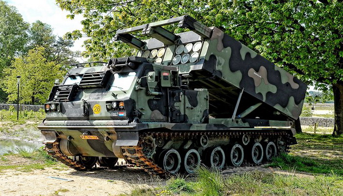 بريطانيا | ستسلم أنظمة صاروخية متعددة الإطلاق من طراز M270 وذخائر M31A1 إلى أوكرانيا.