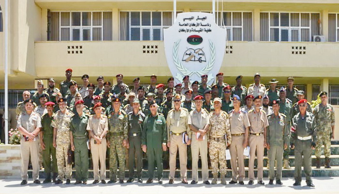 ليبيا | تنفيذ تمرين تعبوي إيضاحي من قبل دارسي الدفعة (17) قيادة وأركان حول تنظيم التعاون للواء المشاة الآلي أثناء التحرك والهجوم على دفاعات العدو المجهزة .