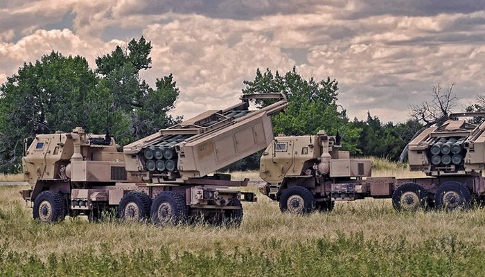 بولندا | ترسل طلباً للولايات المتحدة لشراء راجمات صاروخية من طراز 500 M142 HIMARS.