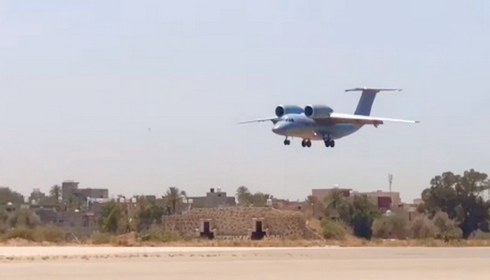 ليبيا | نجاح أول طلعة تجريبية لطائرة النقل العسكرية "أنتونوف 72" بعد إتمام العمرة المحلية الكاملة لها بمركز عمرة 003 لصيانة وعمرة طائرات النقل الشرقية بقاعدة طرابلس الجوية.