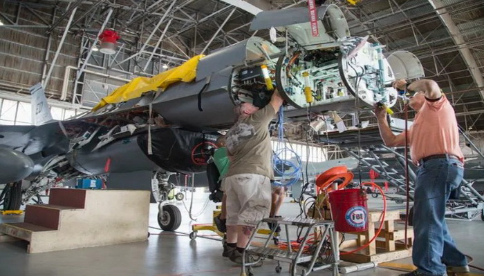 الولايات المتحدة | شركة نورثروب غرومان تطور رادارات لطائرات مقاتلة من طراز F-16 للحرس الوطني.