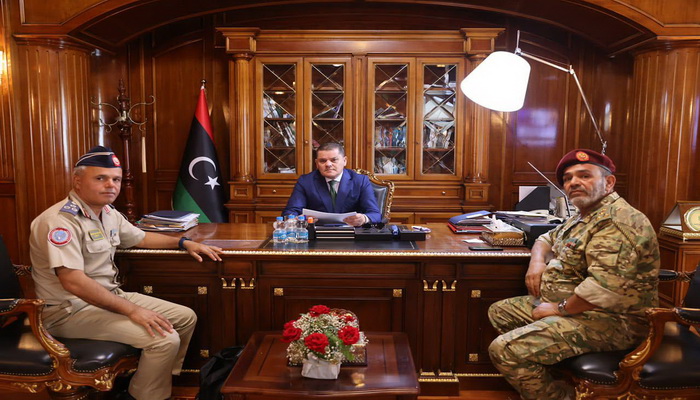 ليبيا | وزير الدفاع يتابع أعمال هيئة الطيران الإلكتروني مع مدير عام هيئة الطيران الإلكتروني.