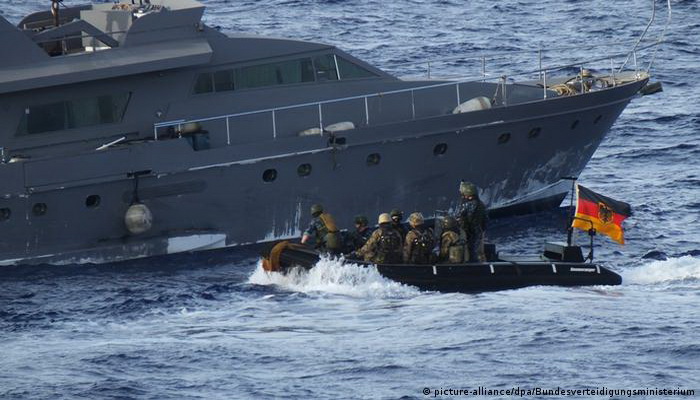 ليبيا | عملية إيريني تُجري تدريبات بحرية وتنشر طائرات قُبالة السّواحل الليبية.