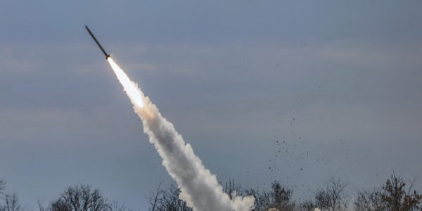 روسيا | الدفاعات الجوية الروسية تسقط 20 طائرة مسيرة أوكرانية وصاروخ هيمارس في يوم واحد.