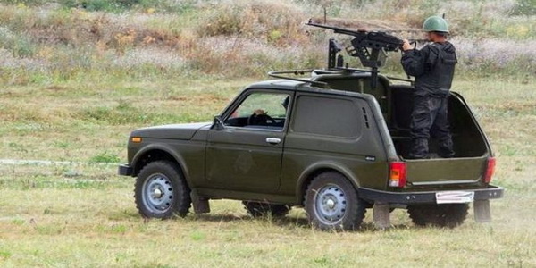 روسيا | شركة UralVagonZavod يحول سيارة سوفيتية VAZ-2104 إلى عربة عسكرية.