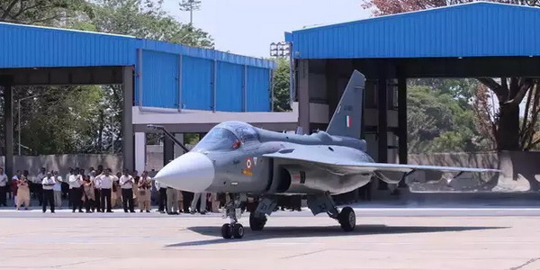 الهند | شركة هندوستان للملاحة الجوية المحدودة (HAL) تكمل الرحلة الأولى لطائرة Tejas Mk-1A.