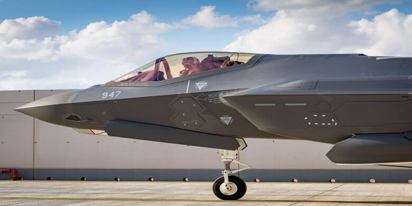 ألمانيا | تدريب الطيارين الألمان على مقاتلات F-35 في منشأة كالاماتا الدولية لتدريب الطيارين باليونان.