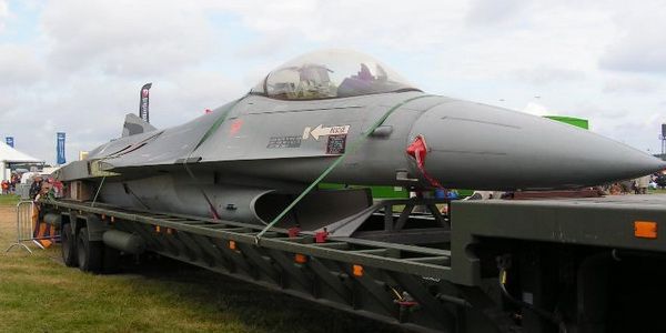 بلجيكا | مسؤول عسكري: تسليم طائرات F-16 إلى أوكرانيا قد يؤثر سلبًا على عملية تسليم طائرات F-35.