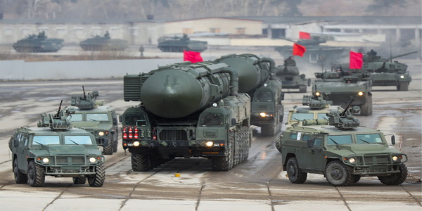 روسيا | أنظمة الصواريخ الباليستية العابرة للقارات "سارمات" Sarmat ICBM المتقدمة تدخل في حالة تأهب قتالي في روسيا.