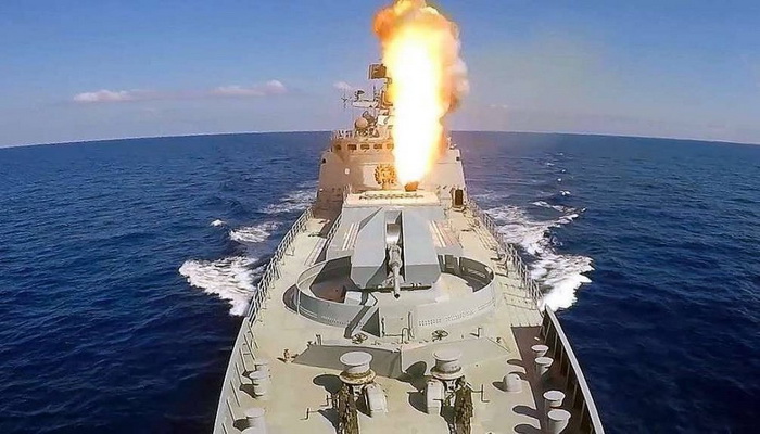 روسيا | فرقاطة الصواريخ الروسية الحديثة مشروع 22350 الأدميرال جولوفكو تنتشر في البحر لتجارب بناة السفن.