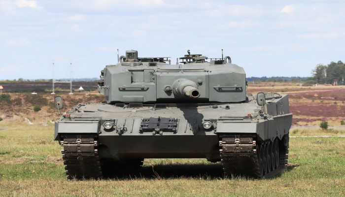 المانيا | شركة راينمتال Rheinmetall تزود القوات البرية التشيكية بدبابات Leopard 2 MBTs ومركبات إنقاذ Buffel ARVs.