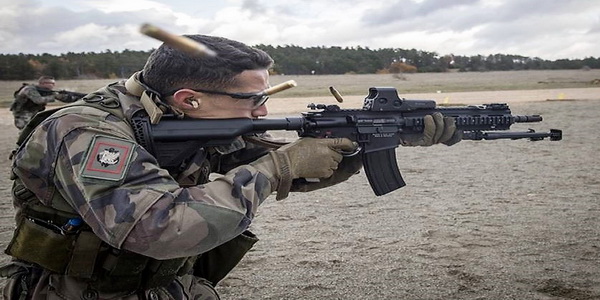 فرنسا | المديرية العامة للتسليح الفرنسية تتسلم آخر 1000 بندقية هجومية من طراز HK416F.