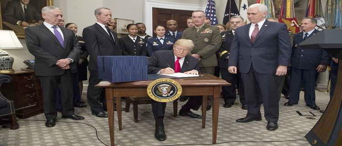 الرئيس الأمريكي ترامب يوقع أكبر ميزانية عسكرية للولايات المتحدة في عام 2018م